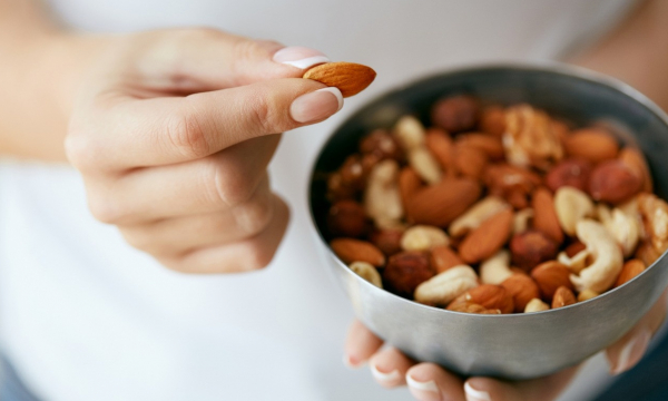 Запомните раз и навсегда: почему категорически нельзя есть орехи сразу после основного приема пищи